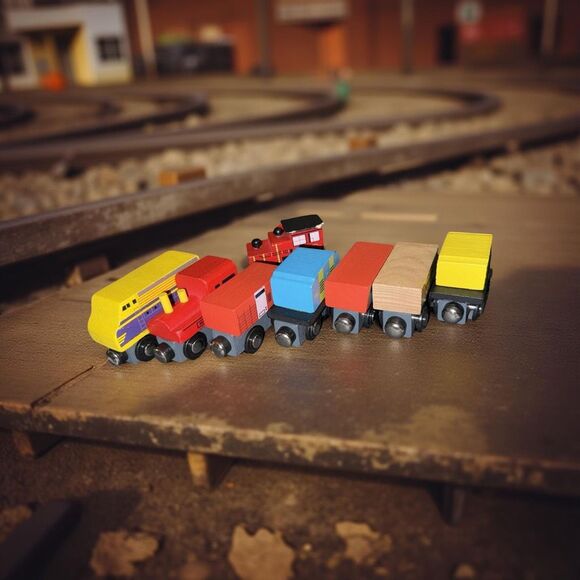 Set of 8 Magnetic Wooden Railway Trains Engines & Cars A25 - Picture 1 of 16